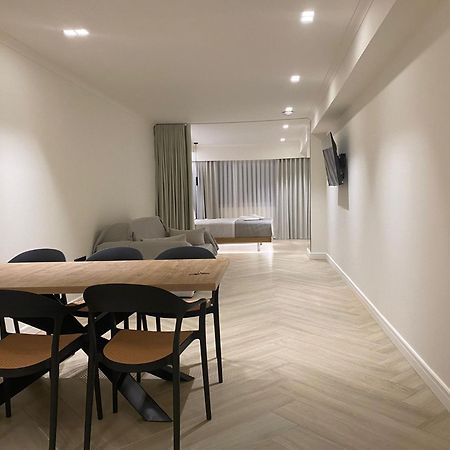 Triple A - Near Ermou Shopping Street - Family Hospitality - Free Parking! Aparthotel Athene Buitenkant foto