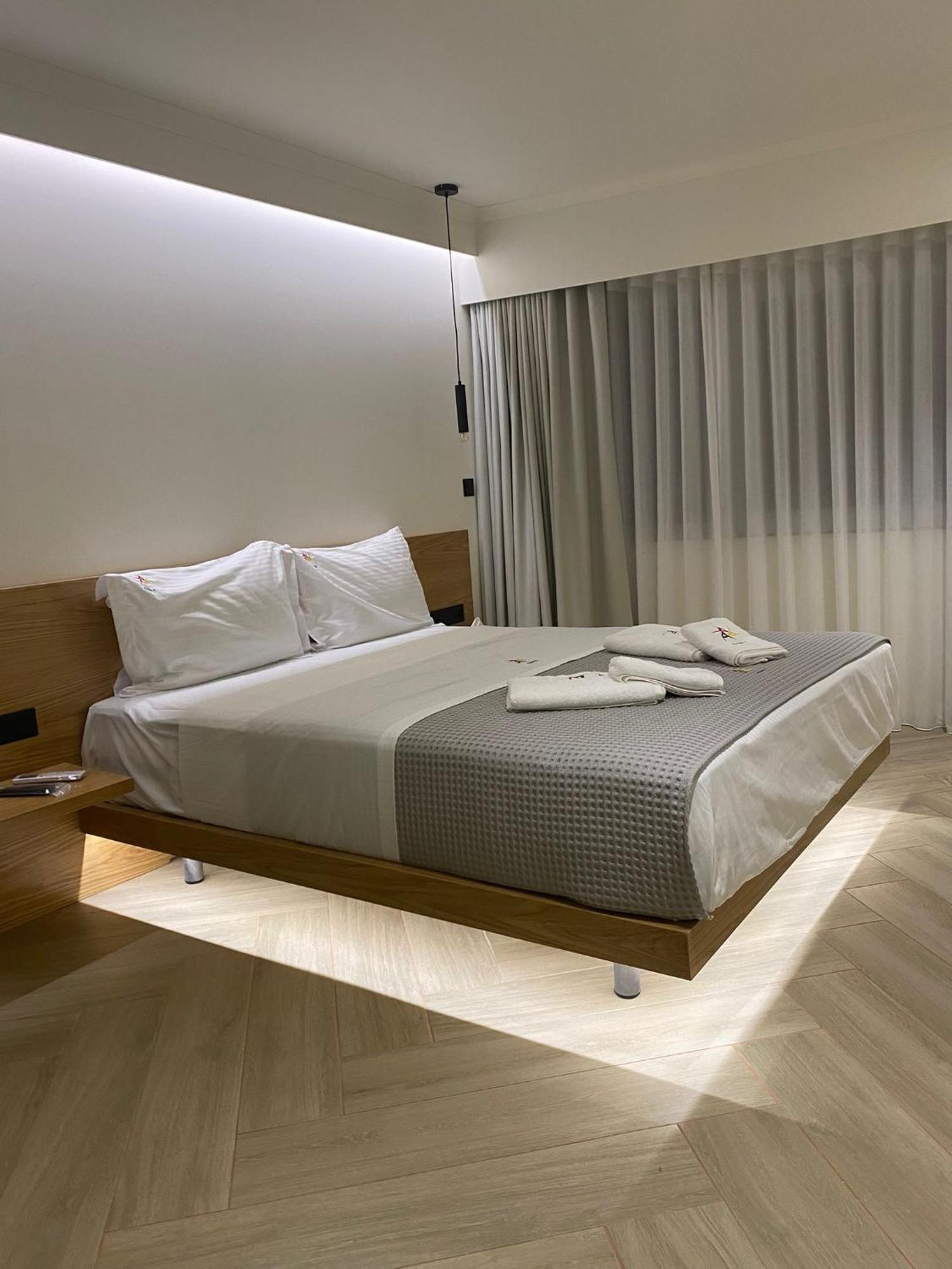 Triple A - Near Ermou Shopping Street - Family Hospitality - Free Parking! Aparthotel Athene Buitenkant foto