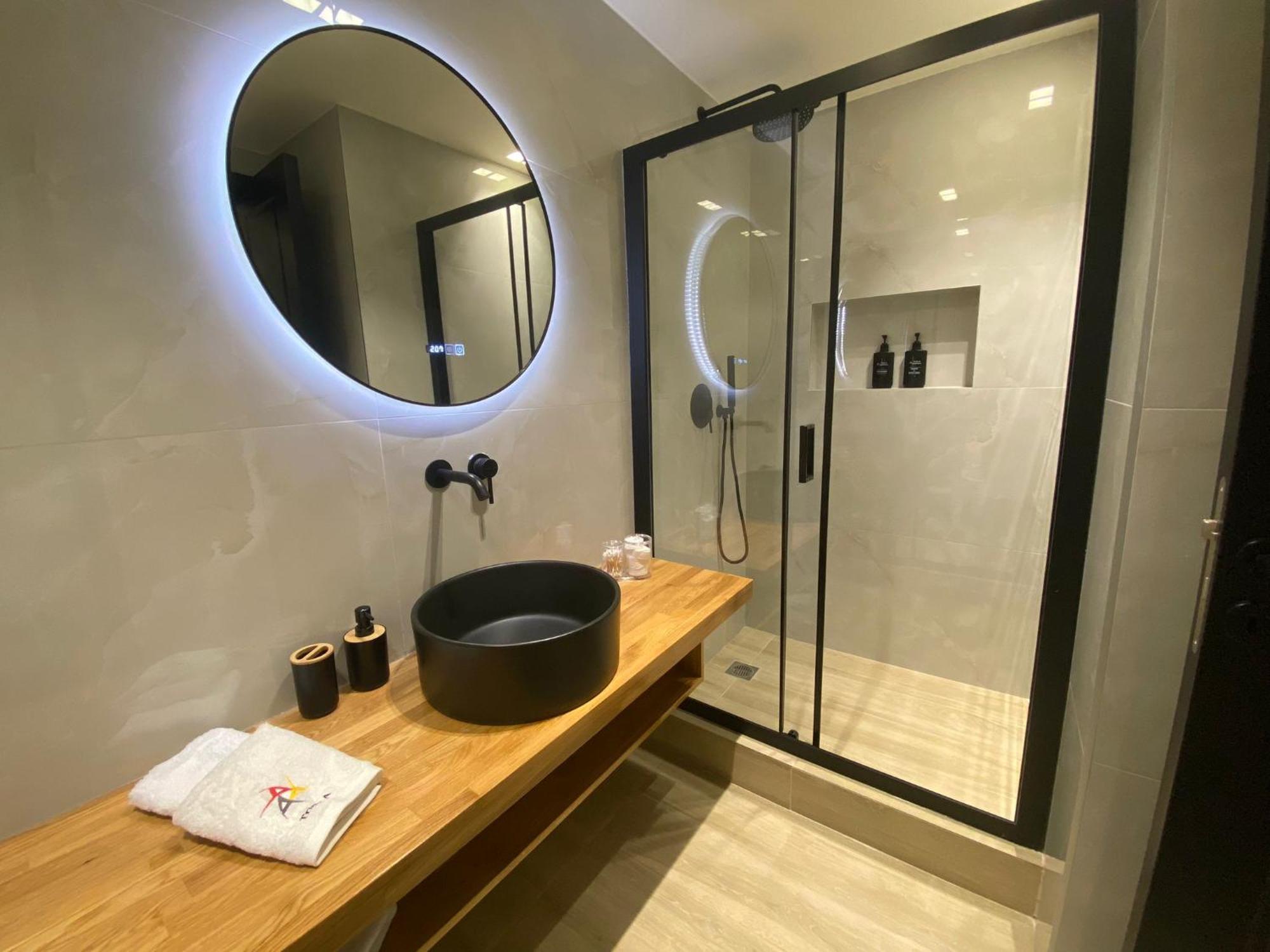 Triple A - Near Ermou Shopping Street - Family Hospitality - Free Parking! Aparthotel Athene Buitenkant foto