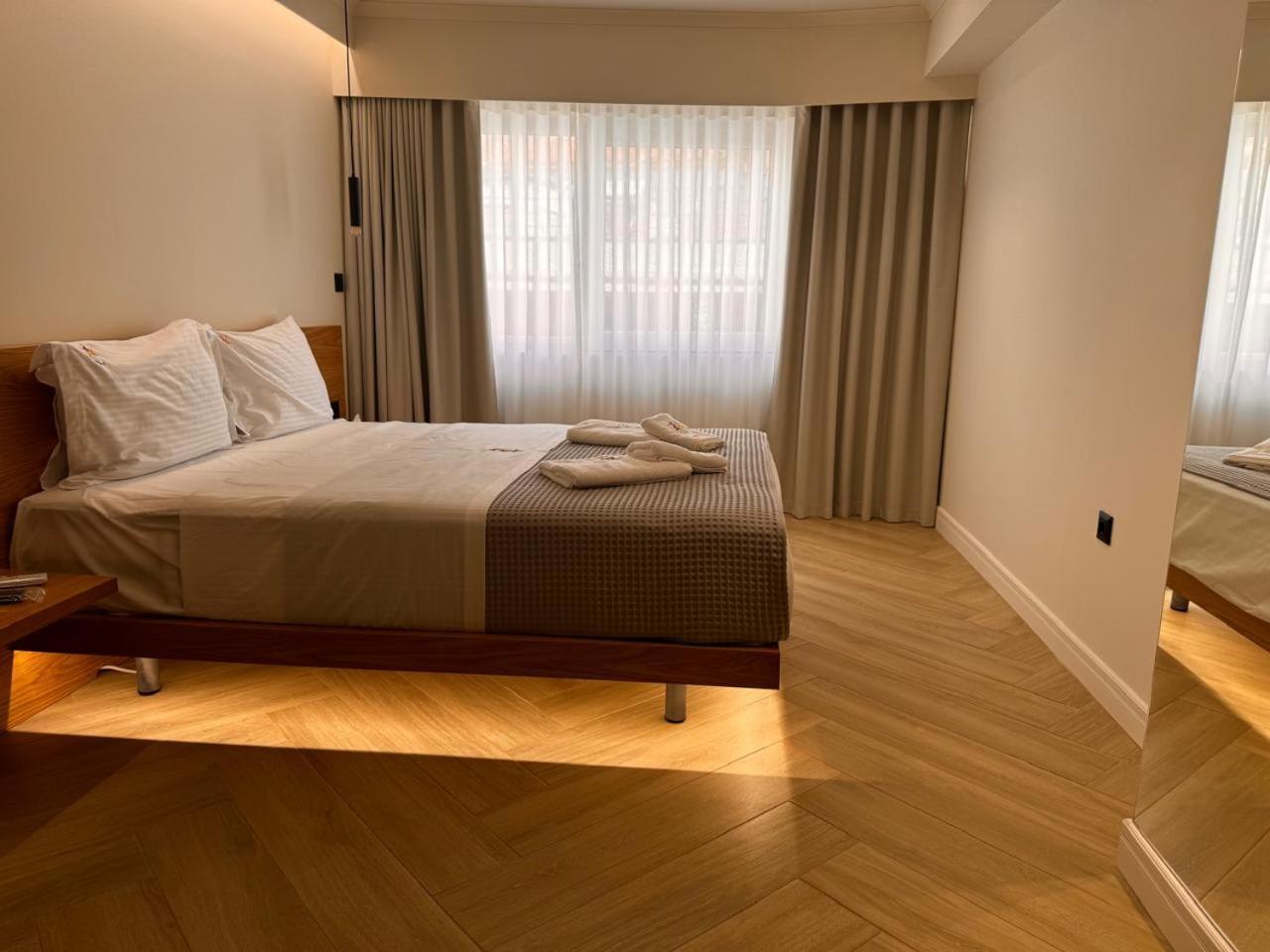 Triple A - Near Ermou Shopping Street - Family Hospitality - Free Parking! Aparthotel Athene Buitenkant foto