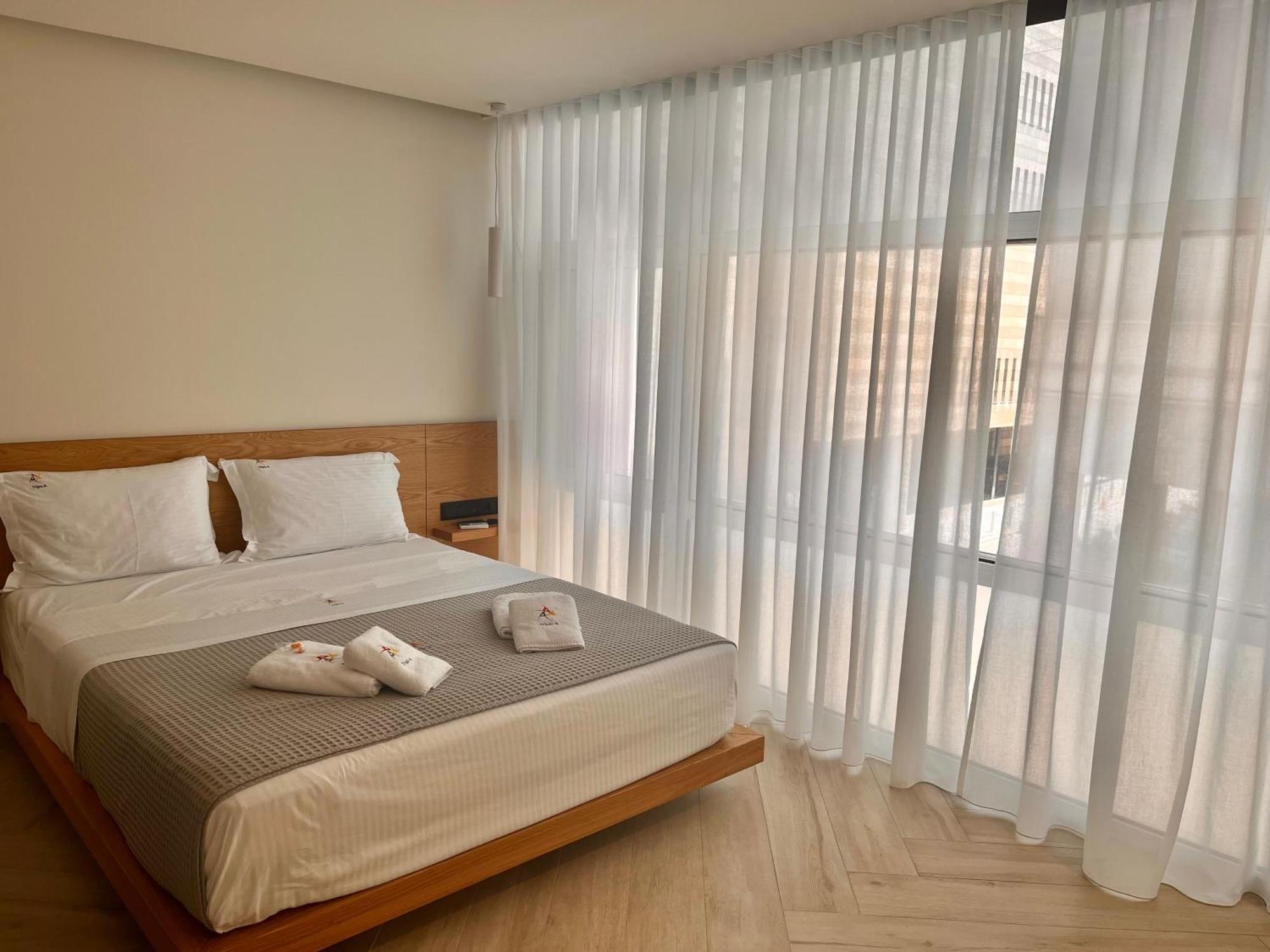 Triple A - Near Ermou Shopping Street - Family Hospitality - Free Parking! Aparthotel Athene Buitenkant foto