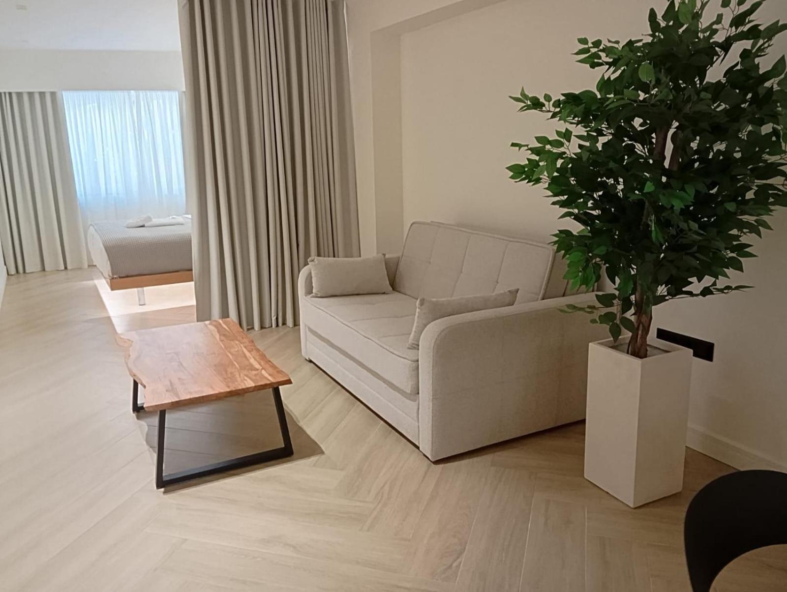 Triple A - Near Ermou Shopping Street - Family Hospitality - Free Parking! Aparthotel Athene Buitenkant foto